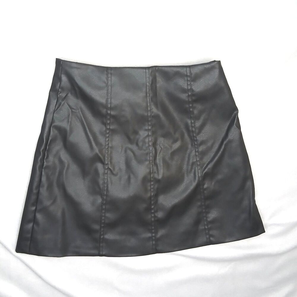 Divided Faux Leather Mini Skirt Full Zipper A-Line Lined Black NWT Womens 4